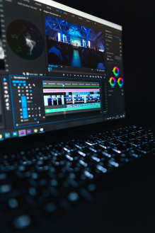 Cutter / Editor gesucht für 26. September - 7. Oktober 2022 Cutter / Editor gesucht für 26. September - 7. Oktober 2022
