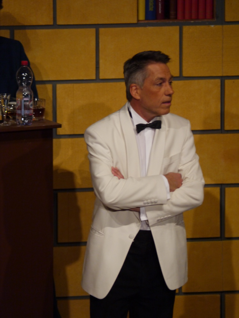 Theater Abgrächnet wird am Schluss!