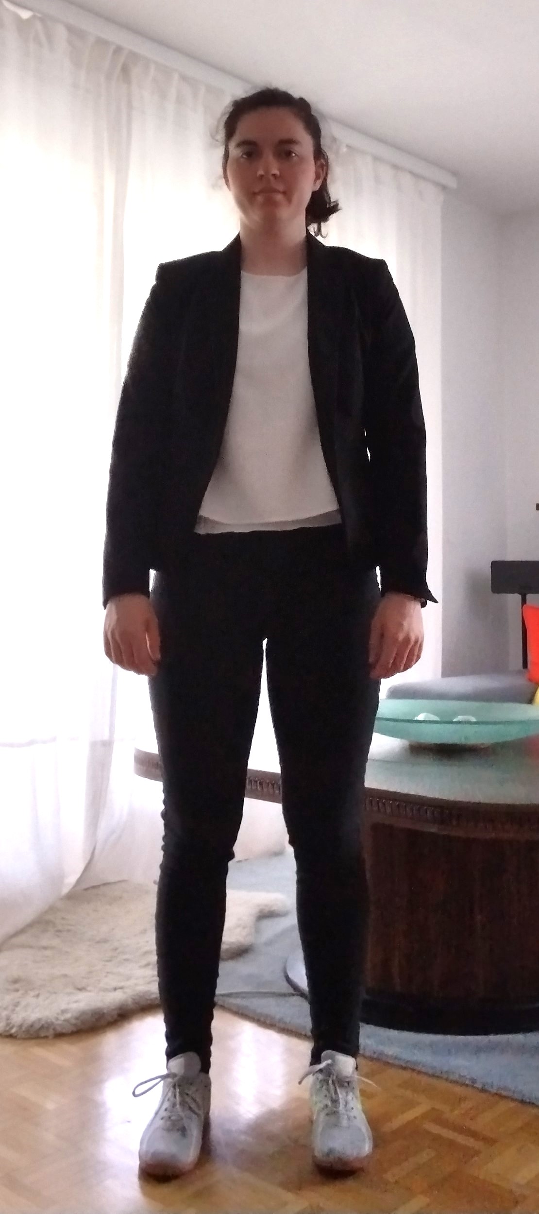 Ganzkörperfoto Nadia Fanger