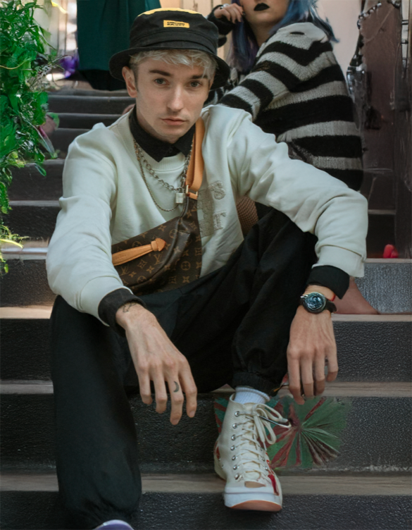 Fashionable young man (age 18 to 20) with acting skill