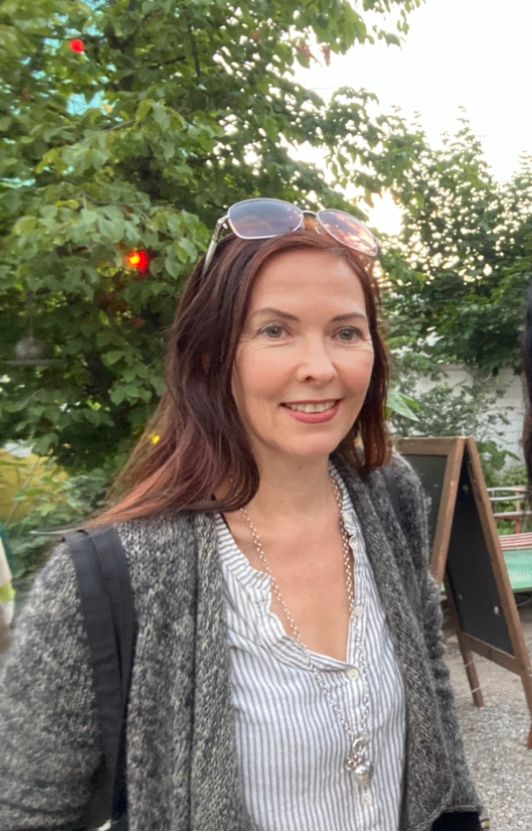 Elvira_Handyportrait